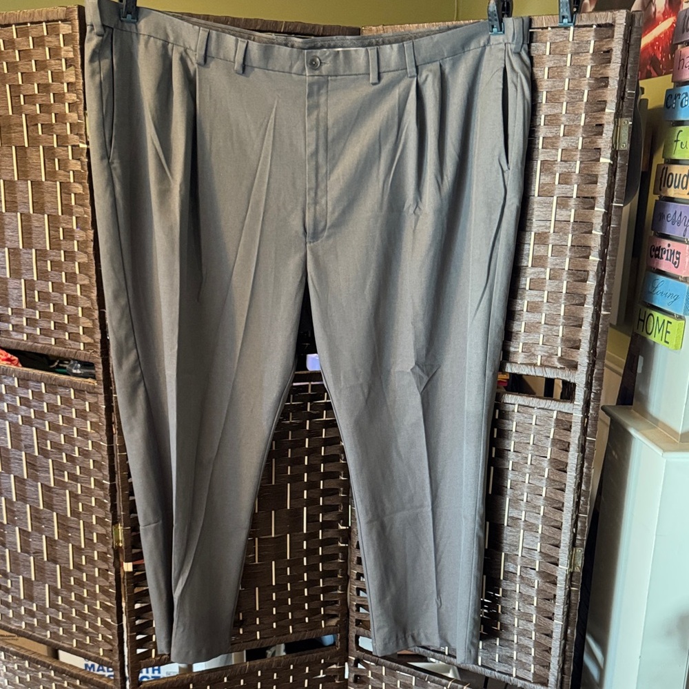 Haggar Men's Dress Pants in Gray